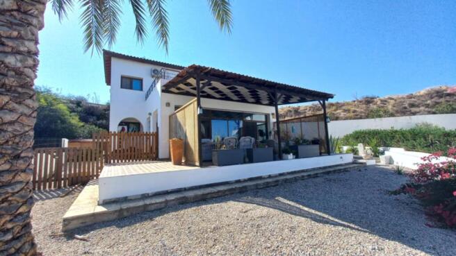 Stunning 4-Bedroom Sea View Villa with Luxurious Amenities and Beach Access Image 85 2