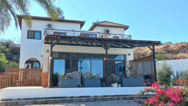 Stunning 4-Bedroom Sea View Villa with Luxurious Amenities and Beach Access Image 84 1