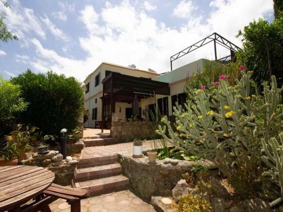 3 bedroom traditional villa + central heating + air conditioning + amazing sea views & mountain views + Title deed in the owner?s name VAT paid Image 9999 2