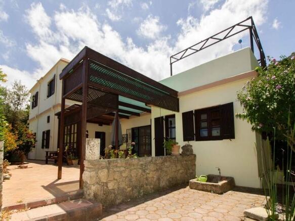 3 bedroom traditional villa + central heating + air conditioning + amazing sea views & mountain views + Title deed in the owner?s name VAT paid Image 9999 1