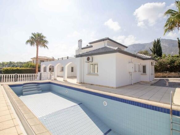 4 bedroom resale villa + swimming pool + central heating + air conditioning + Title deed in the owner?s name VAT paid  Image 9999 1
