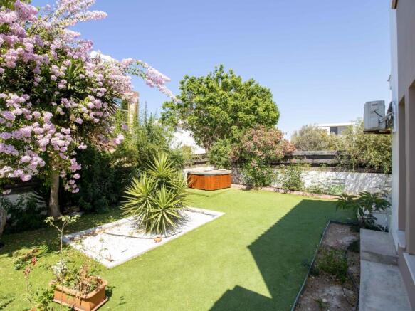 3-bedroom resale villa + recently renovated + furnished + central heating infrastructure + jacuzzi + walking distance to the beach + Title deed in the owner?s name, VAT paid Image 9999 2