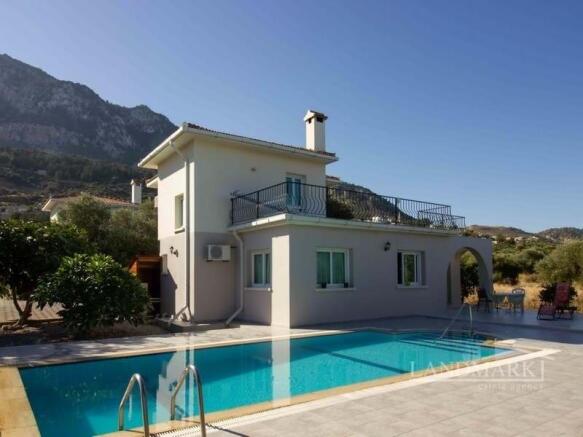 3 bedroom resale villa + 8m x 4m overflow pool + air conditioning + central heating + large roof terrace  Image 9999