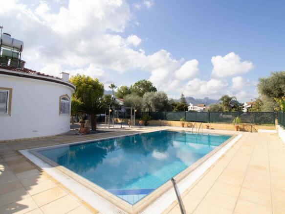 3 bedroom resale bungalow + private pool + roof terrace + fully furnished + central heating +  Turkish Title Deed Image 9999 2