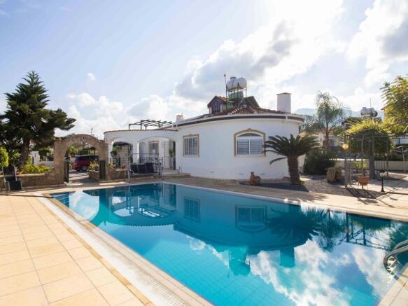 3 bedroom resale bungalow + private pool + roof terrace + fully furnished + central heating +  Turkish Title Deed Image 9999 1