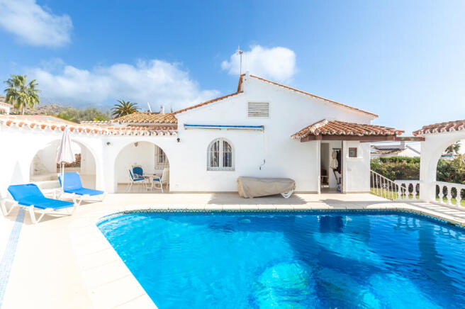 House & Pool