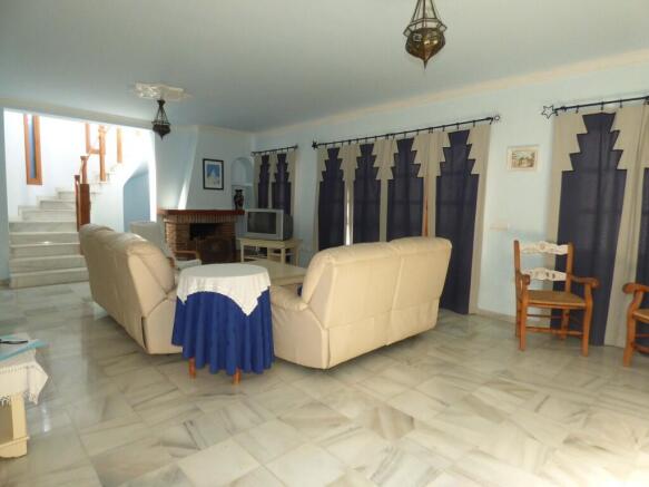 Spacious lounge