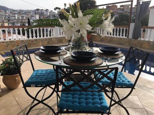 Outside Dining Pool