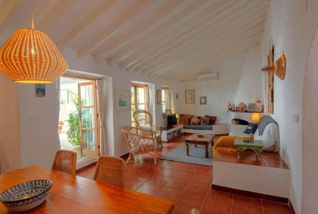 Lounge to patio