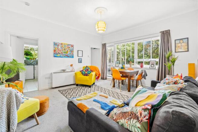 Lounge / Dining area