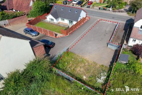 **NO CHAIN, INCLUDES PLOT TO SIDE!** Woodside Road, Luton, Bedfordshire, LU1