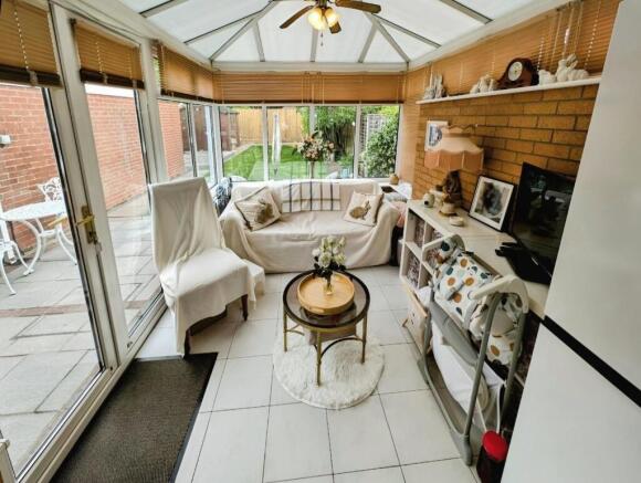 32 Dorset Way photo 11.jpg
