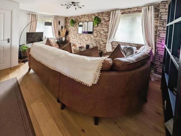 104933ca-lounge.jpg