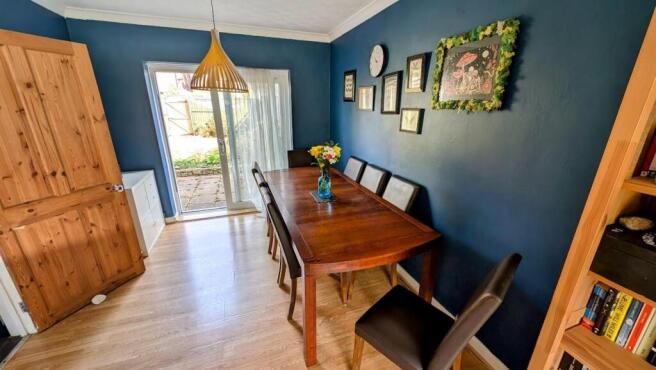 5 Sunningdale dining area.jpg