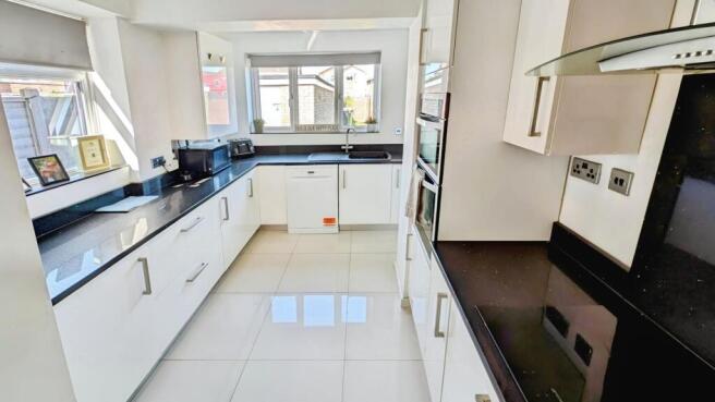 145 Finch kitchen b.jpg