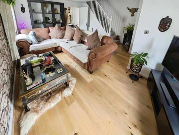 f5983f61-lounge 201.jpg