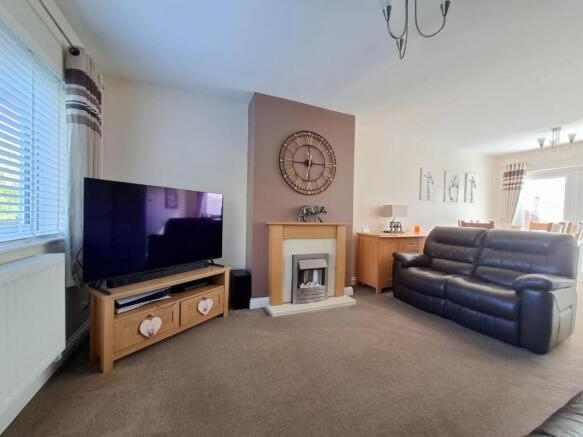 104 Stanshawe lounge 5.jpg