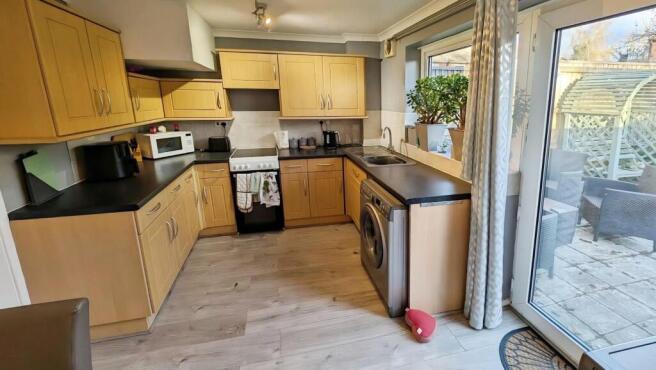 49 Elizabeth Crescent kitchen a.jpg