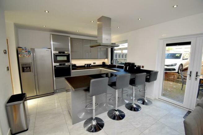 Fitted Kitchen & Dining Room