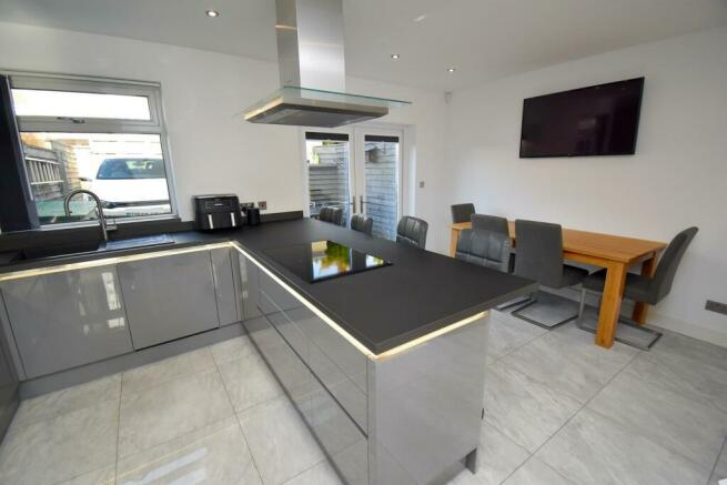 Fitted Kitchen & Dining Room