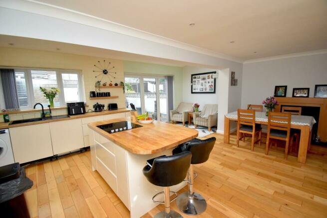 Fitted Kitchen/Breakfast/Dining Room