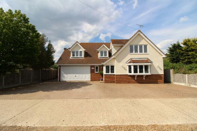 5 Bedroom Detached House For Sale In Riverton Drive Cm0 Cm0