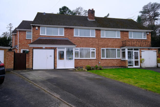 25 Peverell Drive b28 9dg