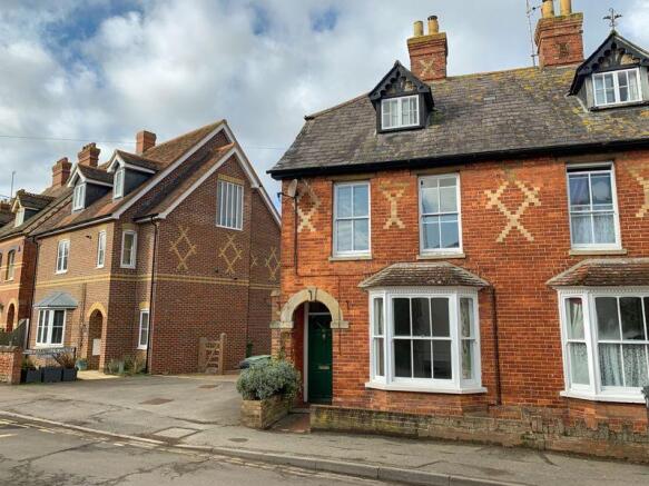 4 bedroom semi-detached house to rent in Newbury Street, Wantage, OX12