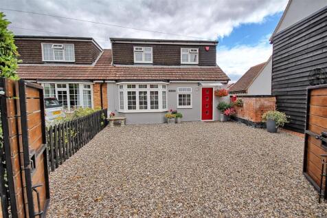 High Road, High Cross - Immaculate Home