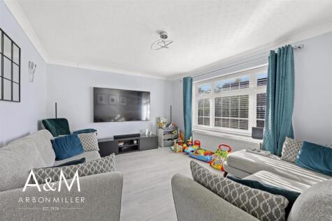 Tudor Crescent, Hainault