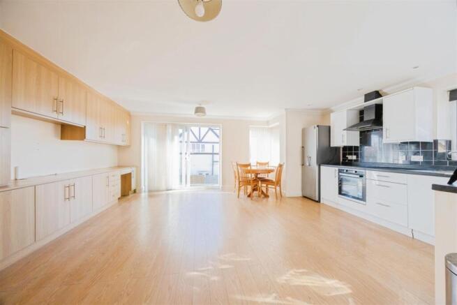 Lounge/Kitchen