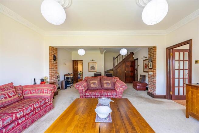 Lounge/Dining Room