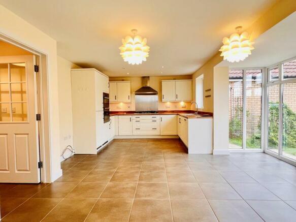 KITCHEN DINING ROOM