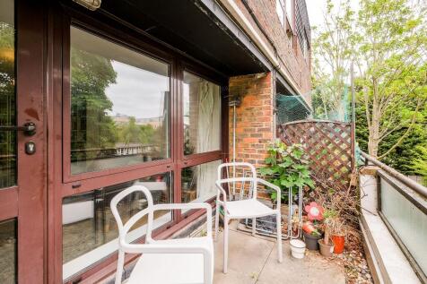 Silver Mead, Churchfields, London, E18