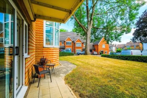 Clementine Walk, Woodford Green, Essex, IG8