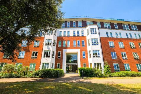 High Road, London, E18