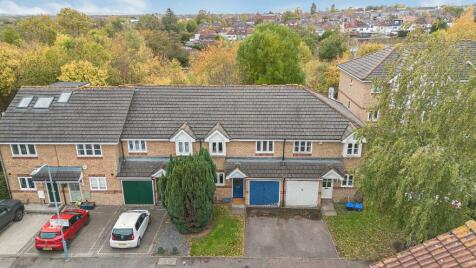Fieldhouse Close, London, E18