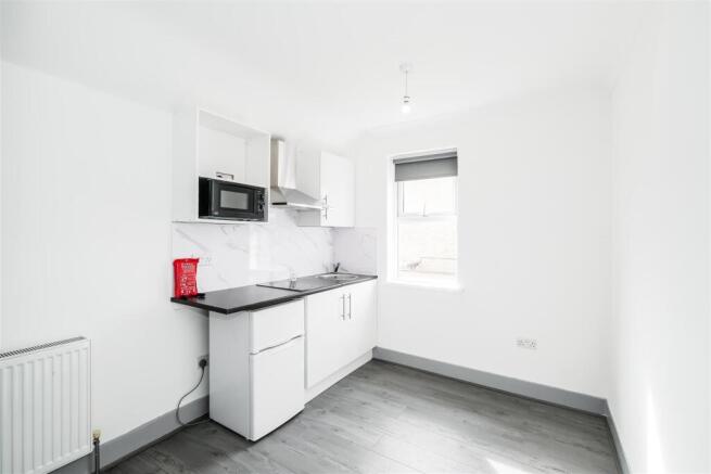 Flat 5, 54 Goldsmith Road-7.jpg