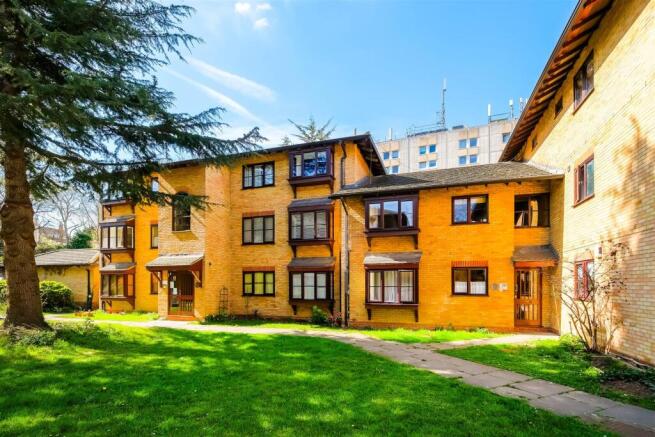 35 Hallingbury Court-17.jpg