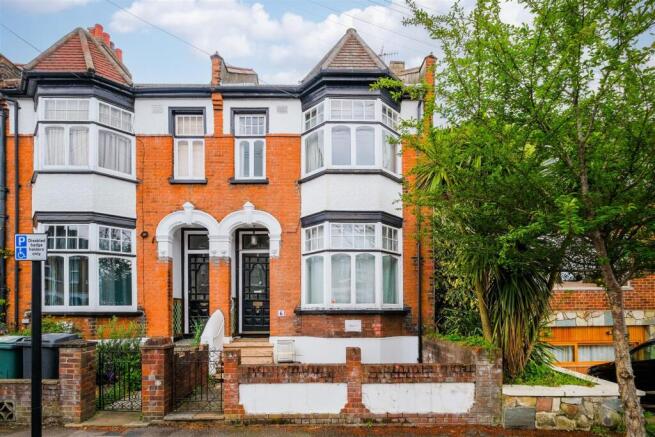 6 Woodstock Road e17 ext-1.jpg