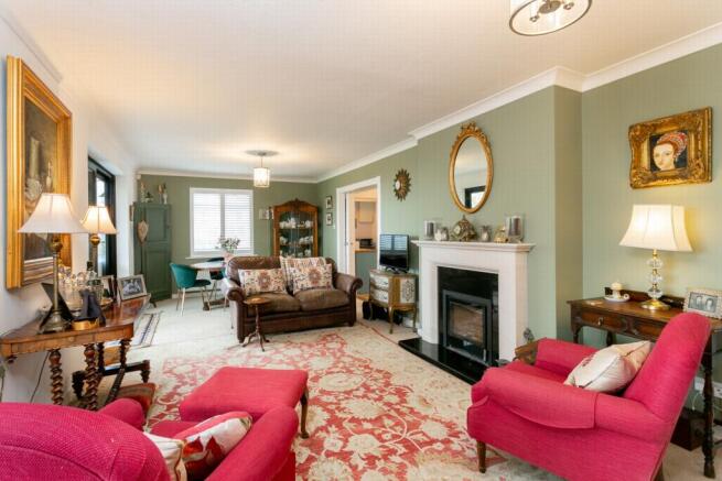 Sitting/dining rm