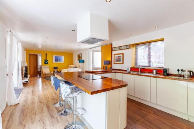 8 Flat 1 Living-dining.jpg