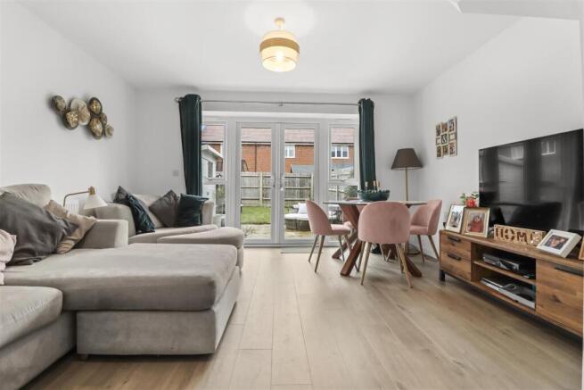 Lounge/Dining Room