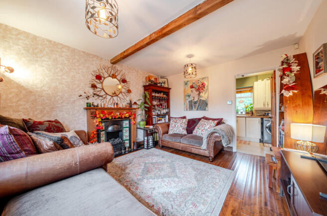 1370659-7-68f0fbd...