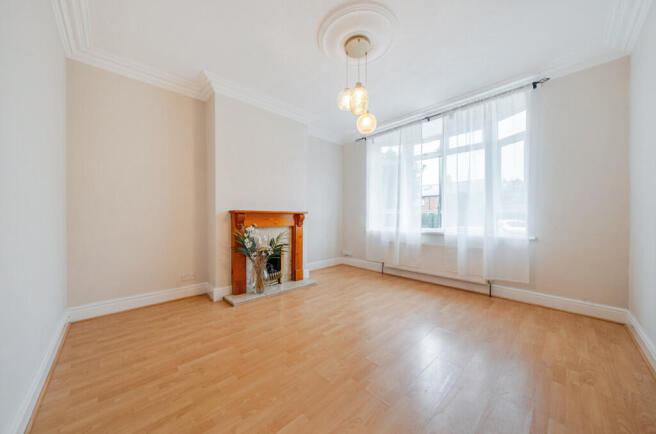 1370622-9-68f5f9d...