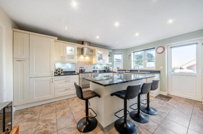 1386195-6-6930133...