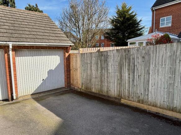 Garage & Parking