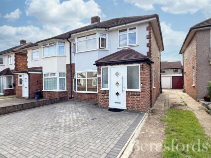 Wells Gardens, Rainham, RM13