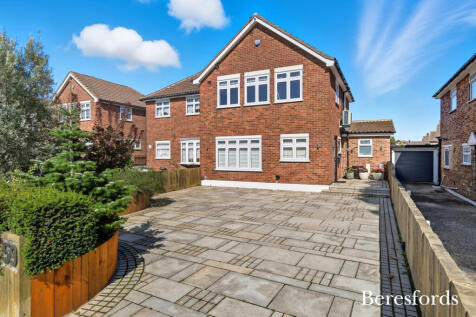 Avon Road, Upminster, RM14