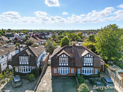 Springfield Gardens, Upminster, RM14